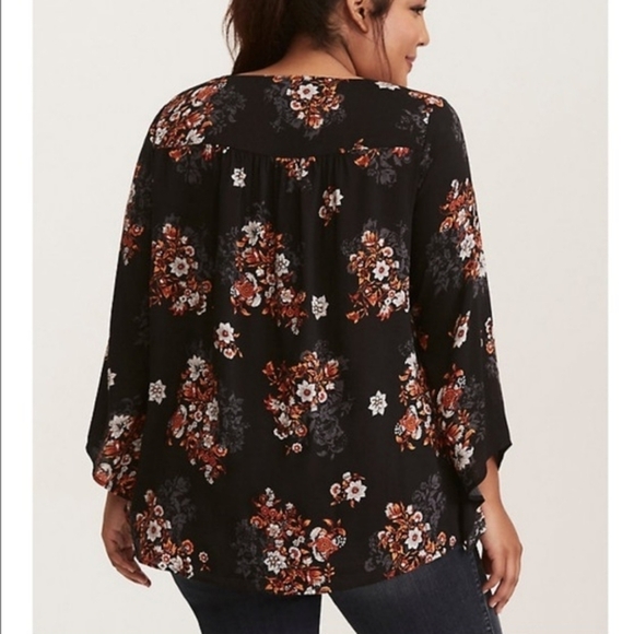 Torrid FLORAL PRINT BELL SLEEVE CHALLIS BLOUSE - Picture 4 of 11